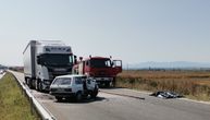 Strašne scene na mestu nesreće na putu Niš-Doljevac: Poginulo dvoje, jugo smrskan u sudaru sa kamionom