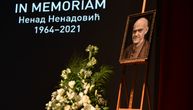 "Pozdravi nam Mandu": Tuga i suze na komemoraciji povodom smrti glumca Nenada Nenadovića