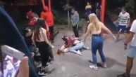 Uznemirujući snimak brutalne tuče devojčica u Smederevskoj Palanci: Mučki se udaraju, vršnjaci navijaju