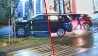 Snimak paljenja automobila Snajperove ljubavnice: Muškarac poliva benzinom vozila i pali ih, pa beži