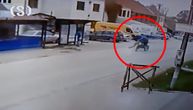 Uznemirujući snimak iz sela kod Čačka: Motociklista pokosio ženu dok je prelazila ulicu