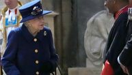 Britanija u šoku: Kraljica Elizabeta prvi put viđena u javnosti sa štapom