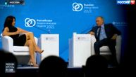 Američka voditeljka na meti kritika zbog Putina: Optužuju je da je golim nogama htela da ga zbuni