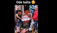 "Ode tašta": Bizaran snimak slavlja uz trubače i mrtvački sanduk zbunio korisnike mreža