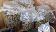 Šidska policija pronašla štek marihuane, spakovane u gajbice i tegle: Uhapšeni imao i zasad konoplje