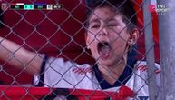 Neiskvarena ljubav i 12 sekundi čiste emocije: Dečak pokazao kako se voli svoj klub