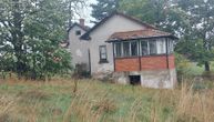 U ovu šumsku kuću na Ravnoj Gori dolazili su mnogi moćnici bivše SFRJ: Danas je oronula
