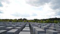 Čekićem oštetio spomenik Holokaustu u Berlinu: Sumnja se da ima mentalne probleme, moraće da plati 3.200 evra