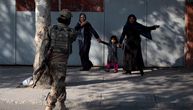 Talibani naredili vozačima autobusa da zaustave vozila tokom molitve: Ženama ukinuta većina prava
