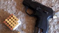 Policija upala u kuću dilera u Kaluđerici, pronašla drogu, pištolj, 54 metka i novac