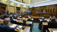 Sednica Skupštine počela minutom ćutanja u čast Milutina Mrkonjića: Poslanici danas o članovima RIK-a