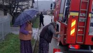 Obilazak poplavljenih terena u Trnovu: Vanredna situacija, redovi za pijaću vodu