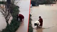 Sarajlija spasao psa iz nabujale reke: Herojski ga izvukao dok se gušio zaglavljen u živoj ogradi