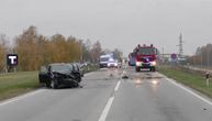 Fotografije nesreće kod skretanja za Kać: Auto prevrnut, jedva izvukli telo mlade žene