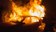 Zapalio se automobil kod Iriškog Venca: Vatru nisu mogli da ugase protivpožarnim aparatima