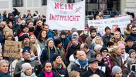 Nekoliko hiljada ljudi na ulicama Salcburga: Protestuju protiv korona mera i obavezne vakcinacije