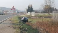 Saobraćajna nezgoda na Ibarskoj magistrali: Vozilo sletelo s puta i završilo u kanalu