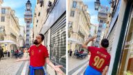 Srpski jutjuber provocira Portugalce: Šeta Lisabonom u njihovom dresu, na leđima Mitrović i broj 90