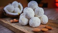 Recept za najbolje kokos kuglice: Zvezda svake tacne sa sitnim kolačima