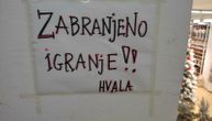 "Zabranjeno igranje": Zanimljiva poruka osvanula u jednoj robnoj kući u Beogradu