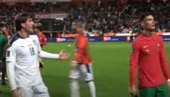 Neviđen snimak sa meča Portugal - Srbija: Šta su to raspravljali Vlahović i Ronaldo?