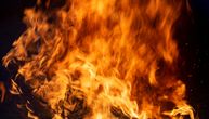 Jezive fotografije požara u fabrici paleta u Beočinu: Dim i plamen kuljaju u nebo