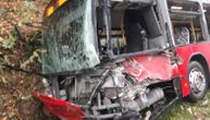 Prvi snimak nesreće kod Umke: 10 povređenih u prevrnutom autobusu
