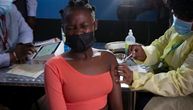 Južna Afrika sa bori sa novim sojem: Vakcinisali samo 41 posto stanovništa, zaraza se širi među mladima