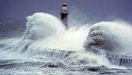 Oluja Junis, "bomba ciklon", stiže u Veliku Britaniju: Slična je uraganu, očekuje se velika šteta