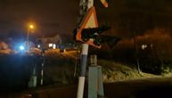 Bahatost bez premca na pružnom prelazu u Mladenovcu: Rampa skinuta, semafor obmotan, signalizacija se ne vidi