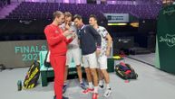 Šta je to Troicki pokazivao Novaku i Medvedevu kad su se ovako smejali?