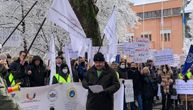 U Sarajevu počeli protesti: Prosvetari, policajci i državni službenici danas na ulicama
