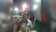 Dok šator gori, gost na venčanju nastavlja da jede: Njegova reakcija postala hit