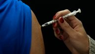 Italijan došao na vakcinaciju sa lažnom rukom: Nije hteo da primi cepivo, ali je tražio potvrdu