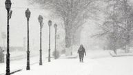Snežni ciklon se obrušio na Vladivostok: Mećava blokirala saobraćaj, ljudi pešače