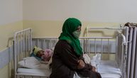 Trogodišnja devojčica izgleda kao beba: Ima 5 kg i jedna je od milion dece koja gladuje u Avganistanu