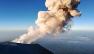 Strašan prizor u Indoneziji: Vulkan Semeru izbacuje pepeo 12 kilometara u nebo, preplašeni meštani beže
