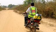 Rizikuju živote da bi dostavili vakcine do sela: Prevoze ih na motoru i strahuju od bandi