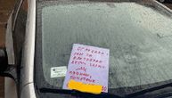 "Izvini, početnik": Devojka izgrebala tuđ auto u Novom Sadu, pa ostavila poruku izvinjenja