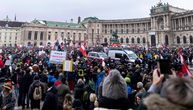 Beč ustao protiv kovid mera: Na demonstracijama se okupilo 40.000 ljudi, nekoliko njih uhapšeno
