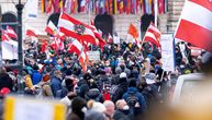 Oko 20.000 ljudi na ulicama Beča protestovalo protiv kovid mera: Novinare gađali ledenicama