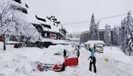 Putari na Zlatiboru se čitavu noć borili sa mećavom: Palo do 30 centimetara novog snega