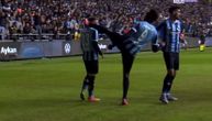 Baloteli opet divljao na terenu: Slavio gol tako što je udario saigrača nogom u glavu