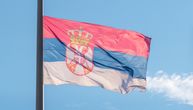 Hrvati skinuli zastavu Srbije koja je stajala uz druge zastave povodom festivala: "Ne mogu da je gledaju"