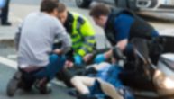Teška nesreća kod skretanja na Aerodrom: Oboren motociklista, leži na auto-putu