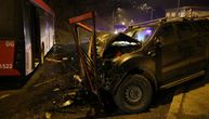 Jezive scene u Rakovici nakon zakucavanja džipa u bus: Putnica odletela i visila, još troje povređeno