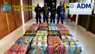 U kutijama za banane u Kalabriji pronađeno 3 tone čistog kokaina: Ulična vrednost robe milijardu €