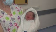 Vukan je prva beba rođena ove godine u čačanskom porodilištu: Na poklon dobio dukat Belog anđela