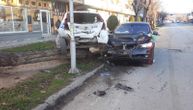 Stravičan udes u srpskom gradu: "BMW" pokupio taksi, gurao ga 30 metara, pa se zakucali u drvo