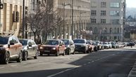 Kako Beograđani sprečavaju vozače da im se parkiraju ispred garaže: Jedan je izneo sušaljke na ulicu